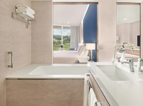 Курортный отель JA The Resort - JA Lake View