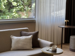 Отель Weingart Suites