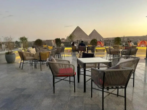 Отель Pyramid Front Hotel