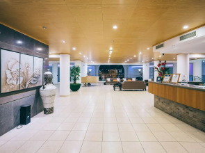 Отель Grand Muthu Forte do Vale