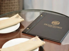 The Grand Gloria Отель