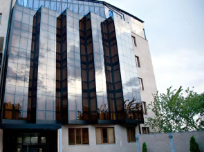 Отель Regineh