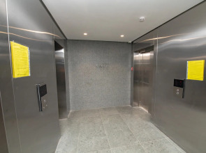 Апартаменты на высоком этаже с видом на мост, недалеко от центра. Брянская 18.