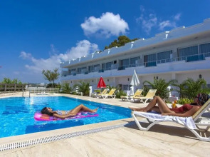 Side Beach Club Hotel