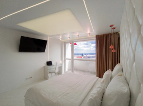 18 etazh, studia 36kv.m, dzhakuzi, balkon, vid na Volgu, novy dom, samy tsentr, vokzal peshkom  Apartaments