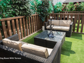 Отель Grand Kingsgate Waterfront By Millennium