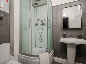 Апартаменты Кварт-Отель, Бережковская Набережная 12