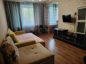 Trekhkomnatnaya Na Kommunisticheskom 35 Flat