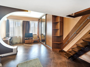 Двухуровневые апартаменты у моря на Античном