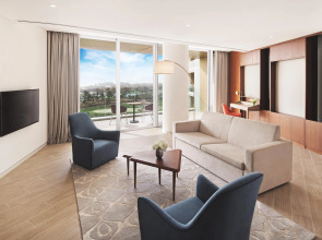 Курортный отель JA The Resort - JA Lake View