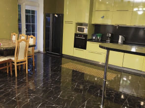 2 Etazha 8 Sot S Baney Private house