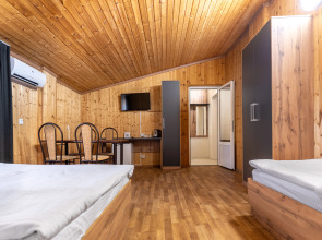 Отель Максим Парк-Лоо