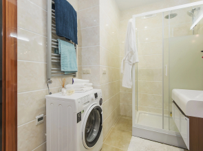 Квартира GM Apartments Стильная Трехкомнатная в центре рядом с МХАТ