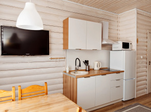 Частный дом у реки