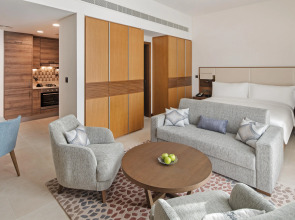 Staybridge Suites Dubai al-Maktoum Airport, an IHG Hotel