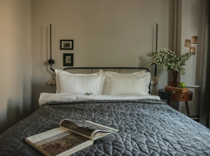 V Samom Tsentre Flat