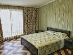 Dvukhkomnatnaya c Balkonamy na Naberezhnoy Yalty  Flat