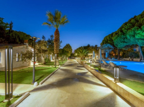 Risus Garden Marina Hotel