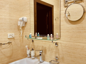 Отель Ayvan Plaza