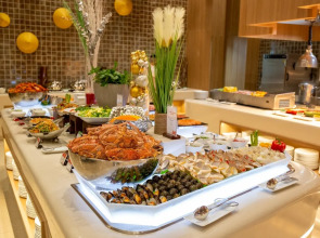 Отель Holiday Inn & Suites Saigon Airport