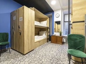 Kameo Na Bolshoy Pushkarskoy Hostel