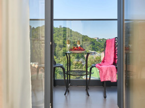 Апартаменты с Балконом Рядом с Парком Дендрарий