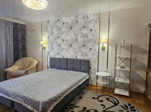Flat Na Chekhova 8