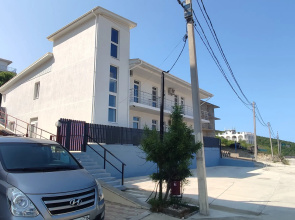 Dom U Morya Living quarters
