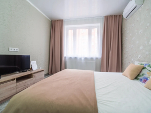 Kak Doma s Vitrazhnym Ostekleniem Apartments