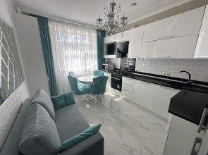 Апартаменты Чкалова 37 на четвертом этаже с лоджией