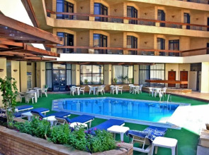 Gaddis Hotel, Suites and Apartments