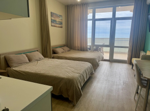 Na Samom Beregu Morya 30 Metrov Do Plyazha Apartments