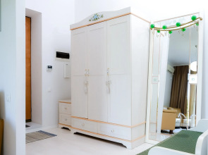 Апартаменты Unique Apart Прованс с джакузи рядом с набережной и фонтаном Весенней 7