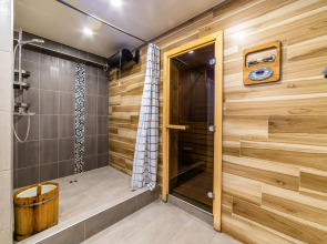 Гостевой комплекс с баней Вверх