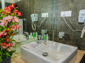 Отель Oak Ray Summer Hill Breeze