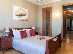 V Tsentre Goroda vozle Mziuri Parka Apartments