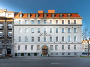 Le Premier Boutique hotel