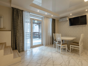 Dvukhetazhnaya S Terrasoy Otdykh U Ruchyya Flat