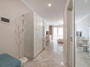 Апартаменты Студия у Станции Метро Грушевка