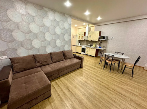 Tryokhkomnatnie Uzhurskaya Den & Noch 6 Apartments