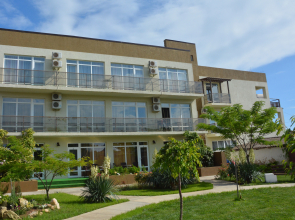 Dacha Leo Guest House