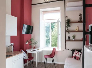 Квартира мини-студия со вторым ярусом у парка с озерами