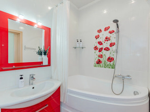 Квартира с Двумя Спальными Рядом с Ривьерой