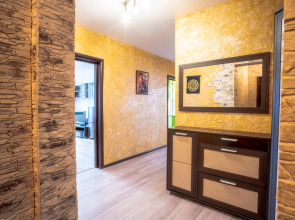 Квартира большая двухкомнатная в отличном районе