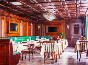 Отель River Inn