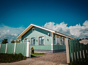 Uyutny V Sele Kibol Private house