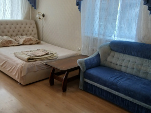 Shikarnoye mesto dlya otdykha na beregu Volgi Flat