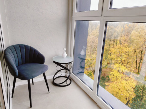 Apartamenty Kanikuly v Kenige s vidom na park v istoriceskom rajone goroda