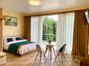 Квартира Сапфир с бассейном и видом на лес