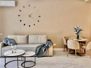 Akvadelyuks S Basseynom U Morya Apartments